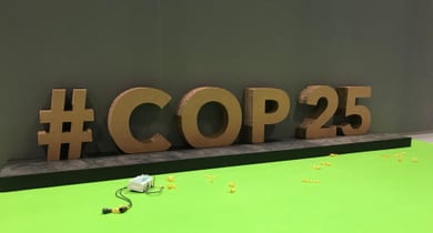 Der Schriftzug #COP25 heisst die Teilnehmenden der Klimakonferenz in Madrid willkommen.