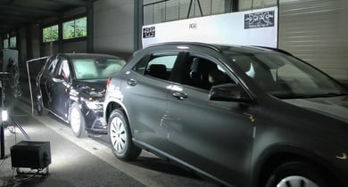 Crashtests des SVV: VW Golf in Mercedes Benz GLA