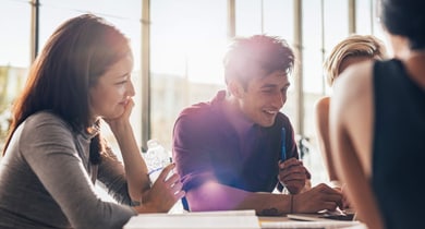 Jugendliche am Lernen