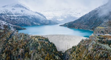 Nachhaltigkeitsreport Vorwort Titelbild - Stausee in den Bergen