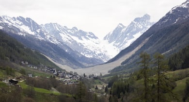 Le cone d'eboulis recouvre le village de Blatten photographie lors du premier coup de pioche pour la reconstruction de la route cantonale entre Wiler et Blatten ainsi qu'un telepherique provisoire entre Wiler et Weissenried ce mardi 28 avril 2026 a Ferden