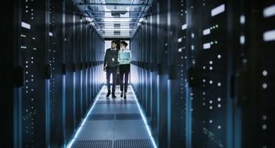 Cybersecurity Personen in Serverraum