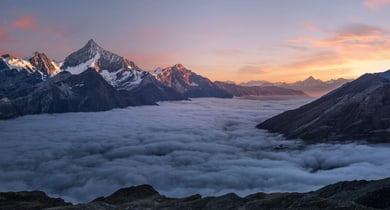 Nachhaltigkeitsreport Methode und Abgrenzung Titelbild - Berge im Nebel