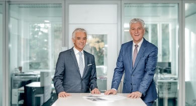 Thomas Helbling (l.) übergibt sein Amt als SVV-Direktor an Urs Arbter (r.).