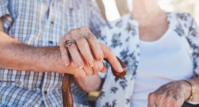 Paar händchenhaltend