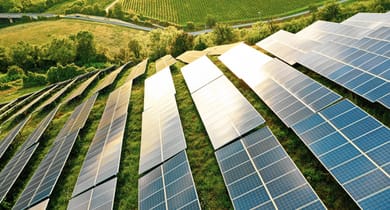 Nachhaltigkeitsreport Betriebliches Umweltmanagement Titelbild - Solarpanels