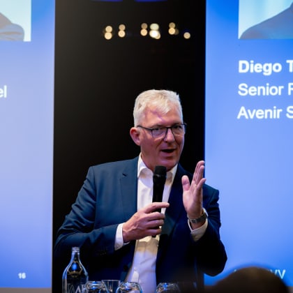 Urs Arbter spricht am Forum Assurances