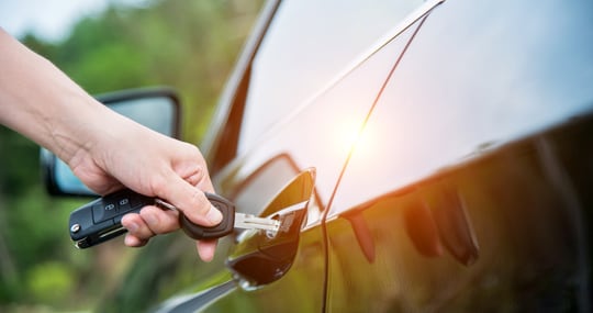 Autotür wird geöffnet