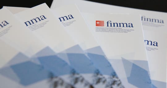 Medienfoto FINMA zeigt FINMA-Broschüren