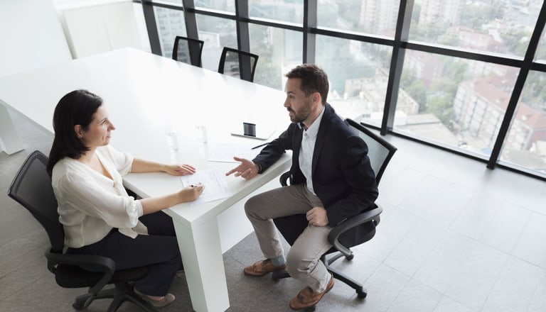 Besprechung am Tisch