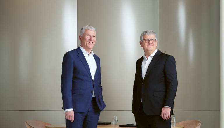 Stefan Mäder und Urs Arbter Jahresmagazin VIEW 2024 