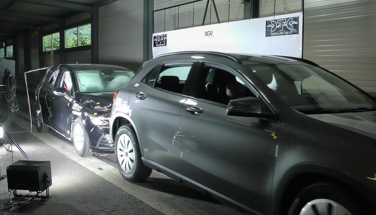 Crashtests des SVV: VW Golf in Mercedes Benz GLA