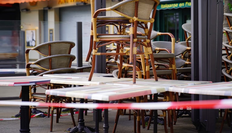 Abgesperrtes Restaurant während Corona-Pandemie 2020