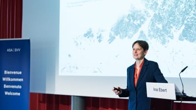 Ina Ebert am moderieren