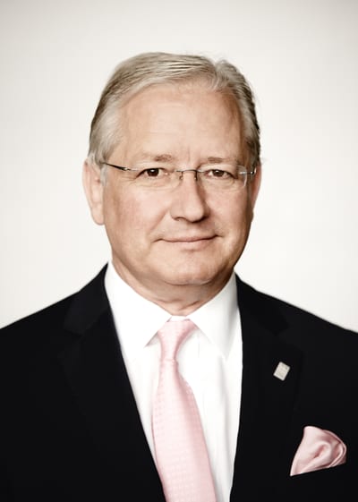 Thomas D Szucs Portrait_View