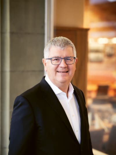 Portrait von Stefan Mäder 2025 Bahnhofbuffet Olten