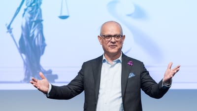 Lorenzo Natale am moderieren