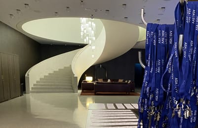 Eingangstreppe Mövenpickhotel 